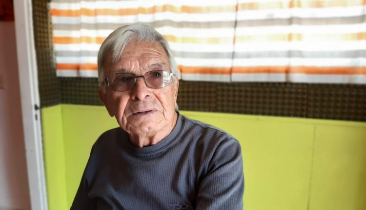 53 Años como albañil y rotisero en Las Grutas