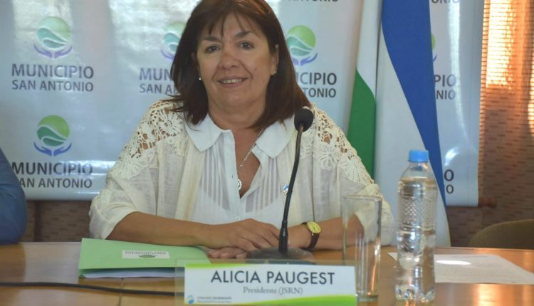 Alicia Paugest: «En política no hacen falta»pìcaros»