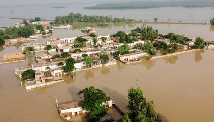 Las inundaciones en Pakistán ya dejan 1.000 muertos – Por Cristian Alonso