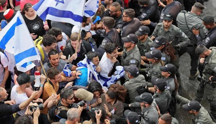 Siguen las manifestaciones en Israel pese a la marcha atrás del gobierno – Por Cristian Alonso
