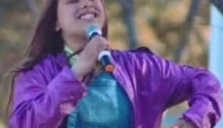 Joven portuaria en busca de su destino artístico